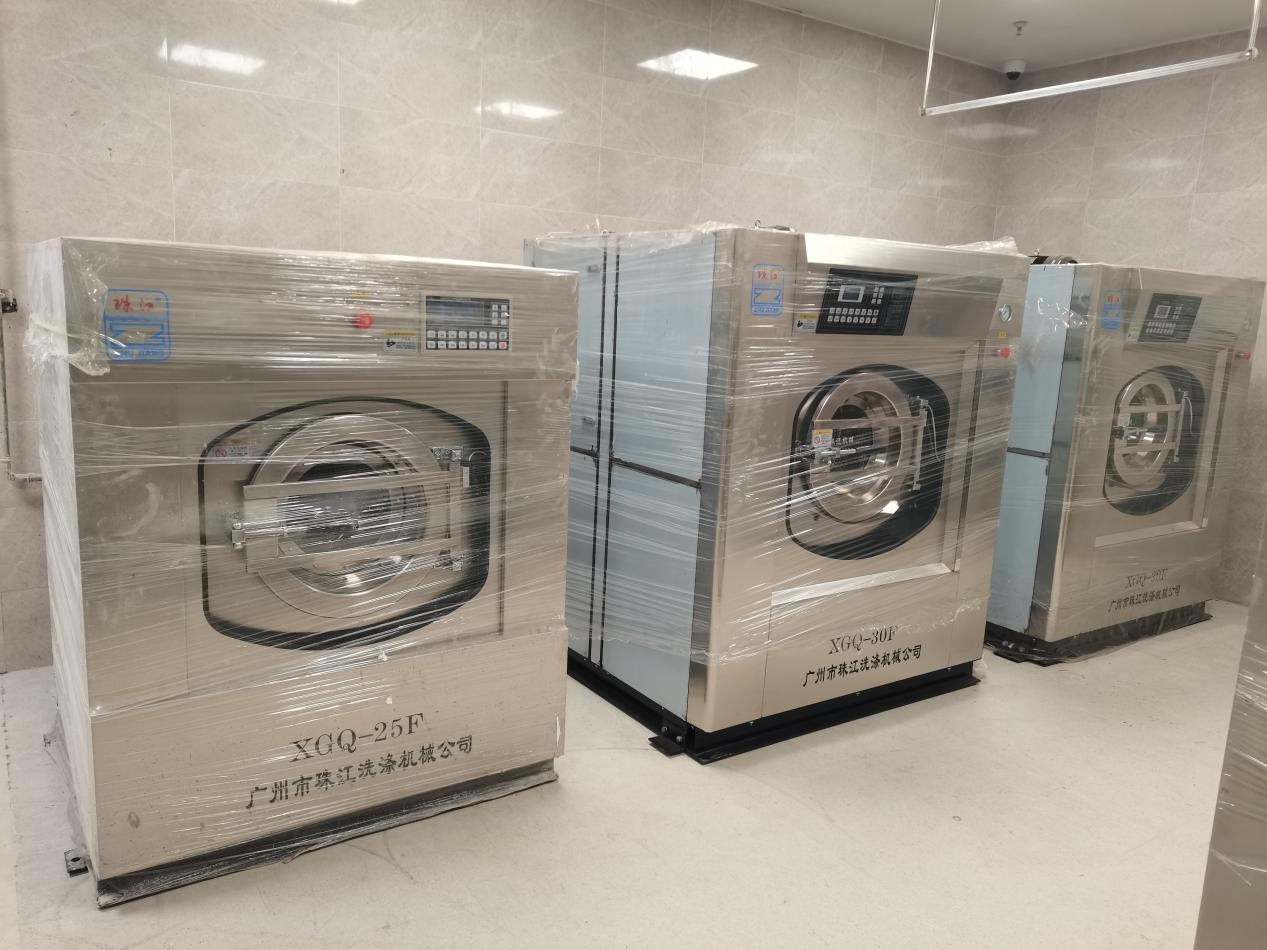 廣州小型民宿專(zhuān)用工業(yè)洗衣機(jī)XTH-250D：1.5噸水洗百斤布草，低能耗真材實(shí)料的國(guó)產(chǎn)智能設(shè)備