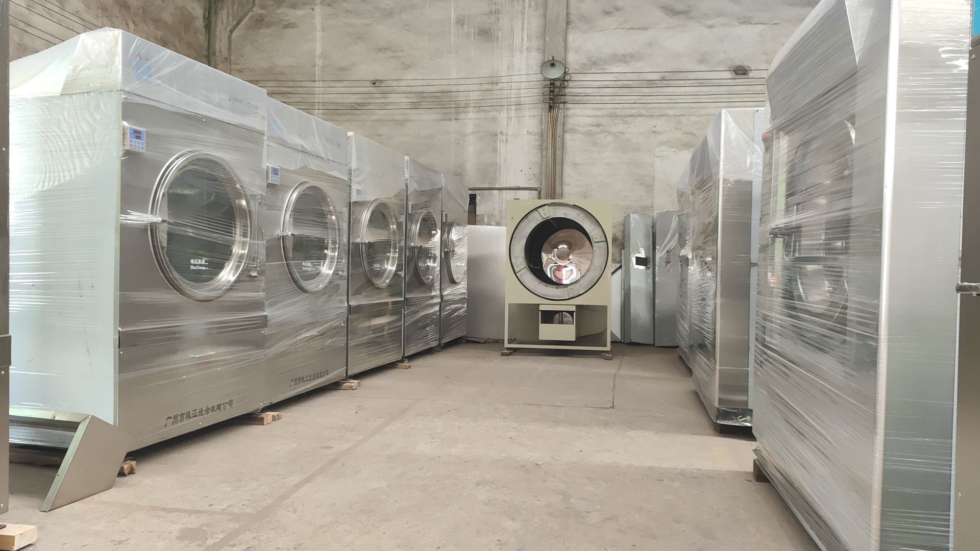 
知名藥企實驗室為何青睞珠江全自動工業洗衣機？專業實力鑄就信賴之選
